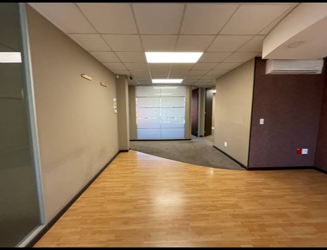498.50M² OFFICE TO LET IN BRYANSTON
